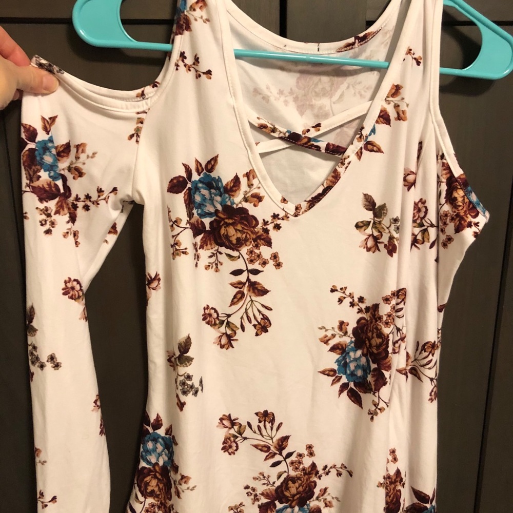 Rue 21 cold shoulder long sleeve cotton shirt